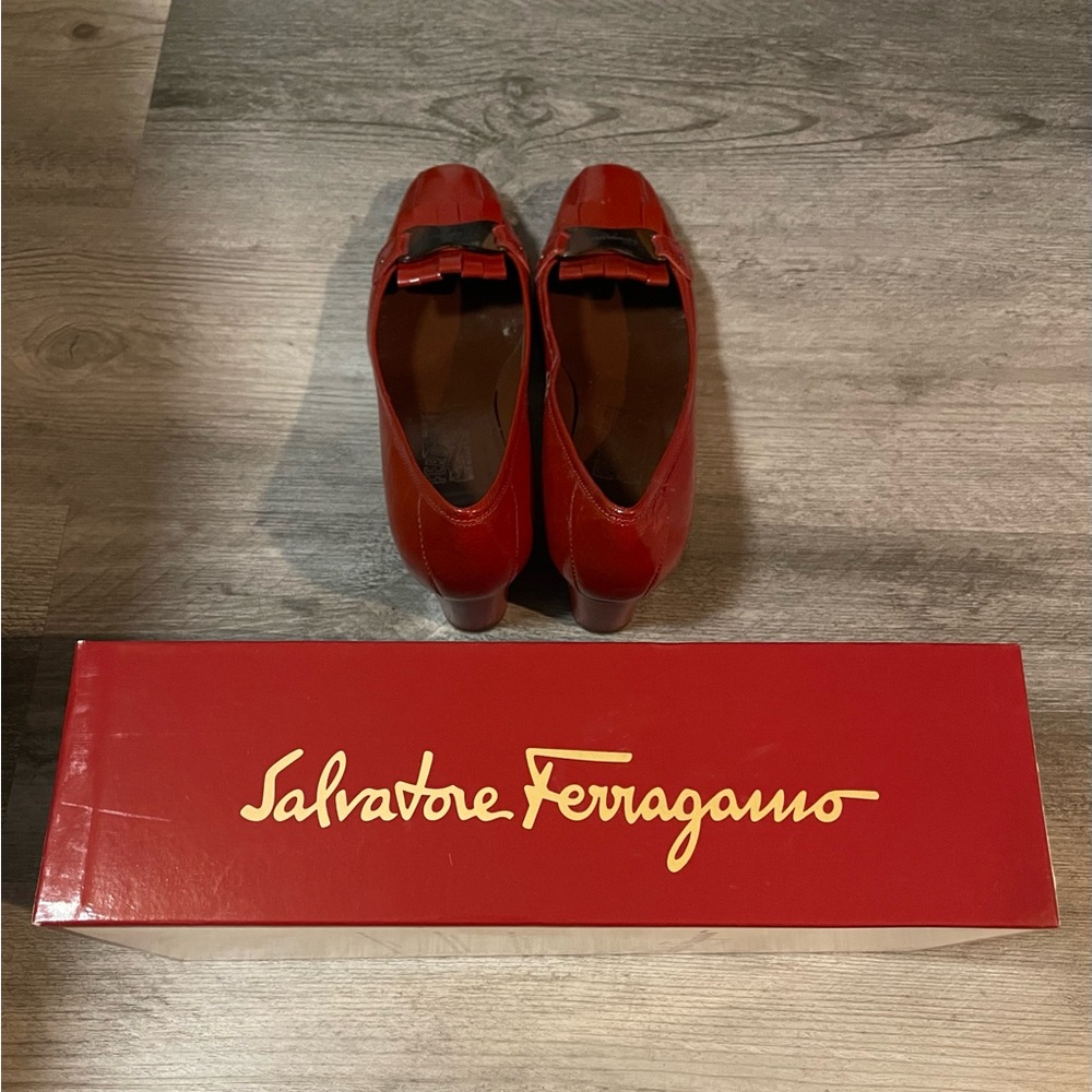 VINTAGE Salvatore Ferragamo leather heel pumps